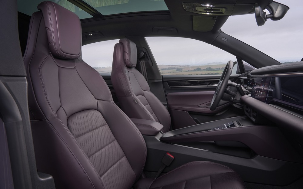 Интерьер Porsche Macan 4S Electric