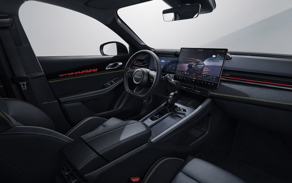 Lynk&amp;Co 03