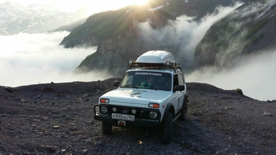 Два внедорожника Lada 4x4 заедут на самую высокую гору в Европе