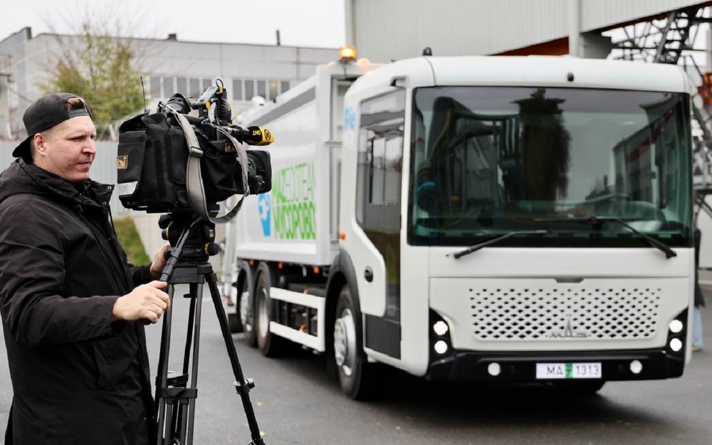 Смотрите, это новейший MAZ-GTe - что он может?