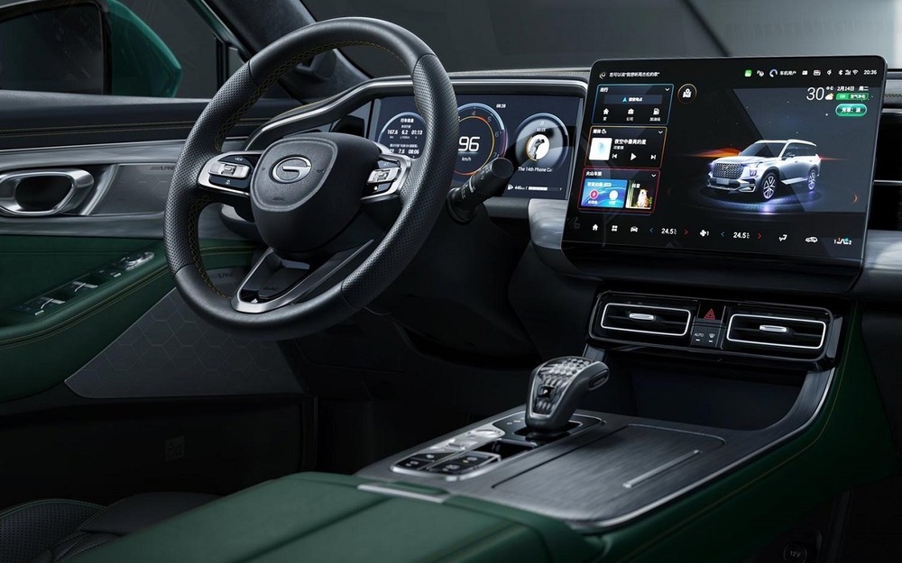GAC GS8 отделан и оснащен неплохо, однако огорчает огрехами перевода на русский.