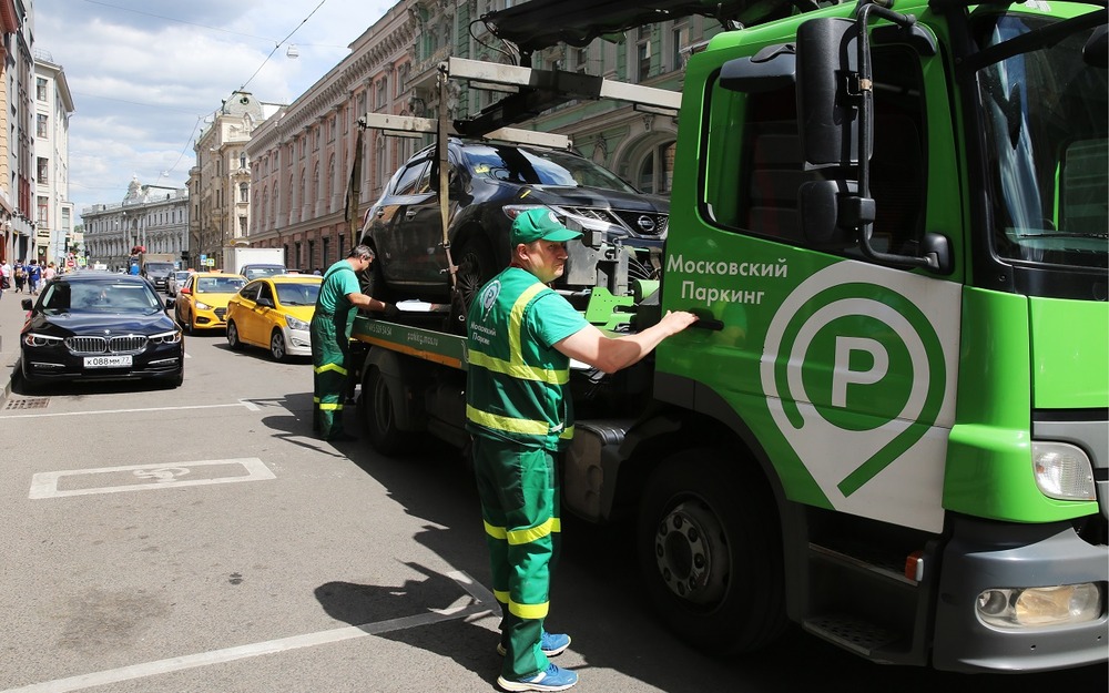 Эвакуаторы «Московского паркинга» помогли попавшим в ДТП водителям более тысячи раз