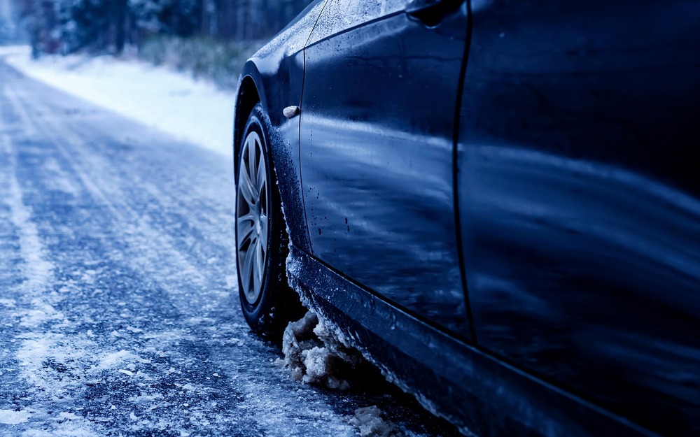 При какой температуре летние покрышки окончательно «дубеют»: ответ эксперта