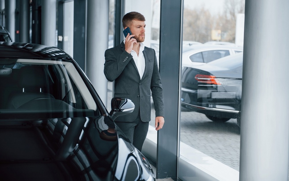 Россияне начали покупать дорогие автомобили: причины