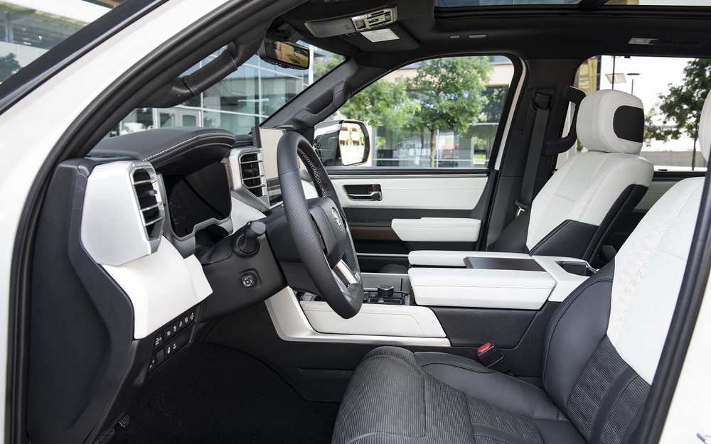 Интерьер Toyota Sequoia