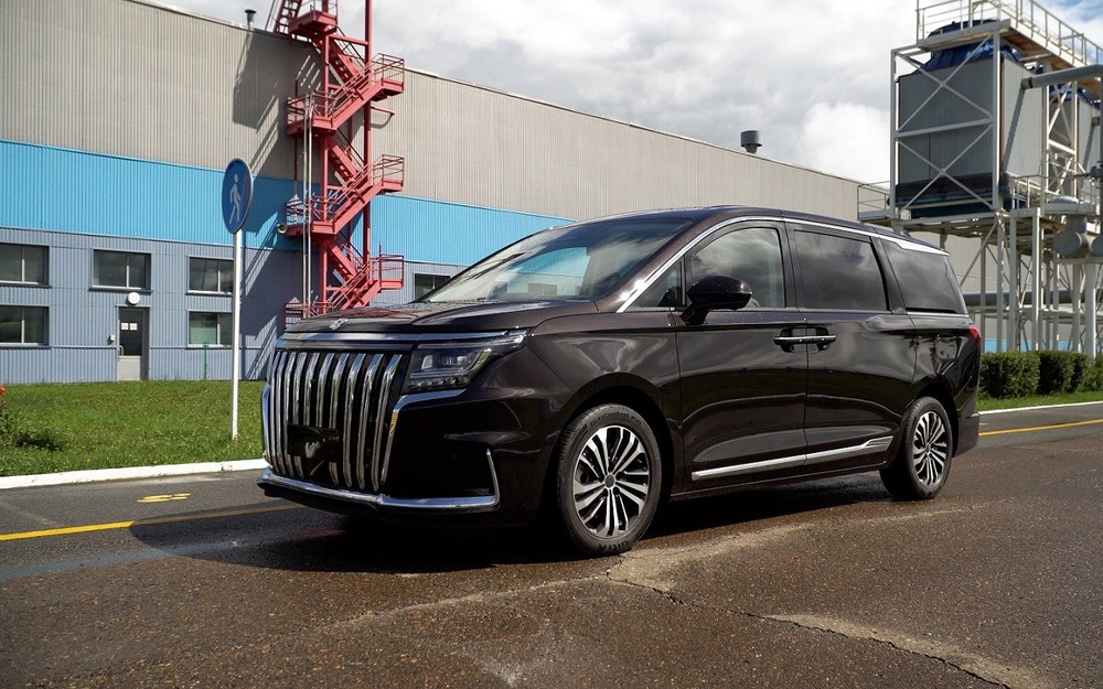 Во внешности Соллерса SP7 глазу невозможно за что-то зацепиться.