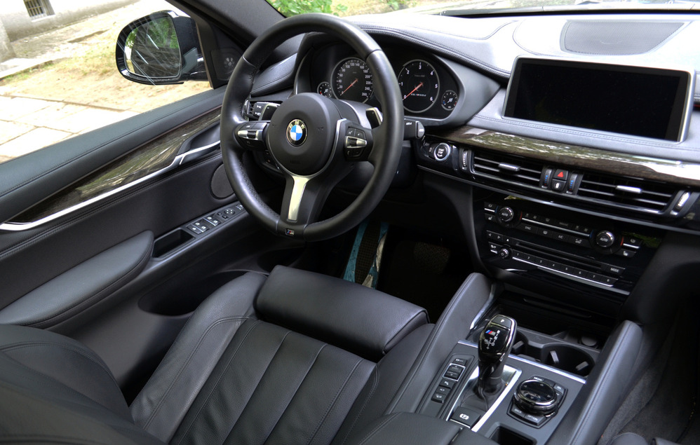 Под отзыв попали BMW X6: из-за спойлера