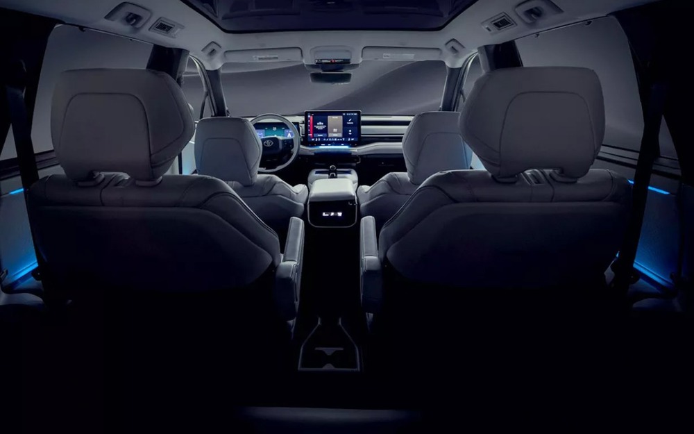 Toyota анонсировала совершенно новый Highlander - модель кардинально изменилась