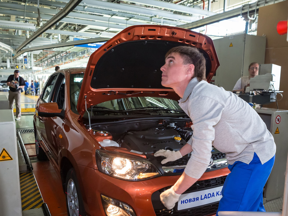 АВТОВАЗ из-за спора с поставщиками приостановил выпуск моделей Kalina и Granta 