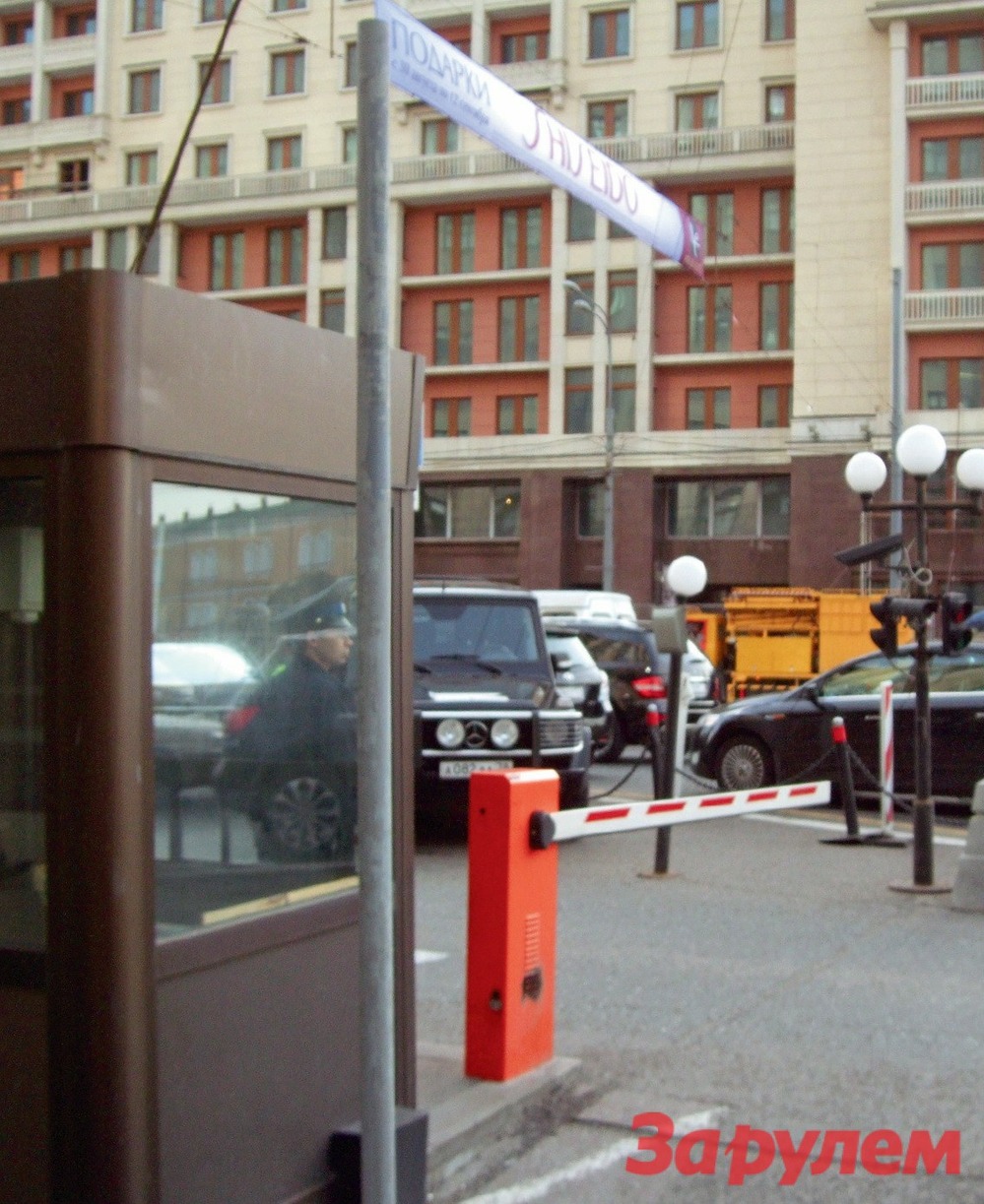 Многие считают, что терпеть подобные неудобства Москву обязывает ее столичный статус