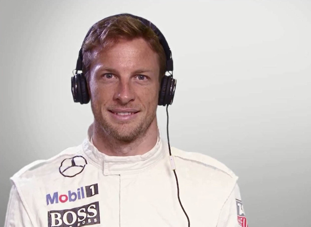 Гонщик команды McLaren пытался угадать звуки, характерные для России (ВИДЕО)