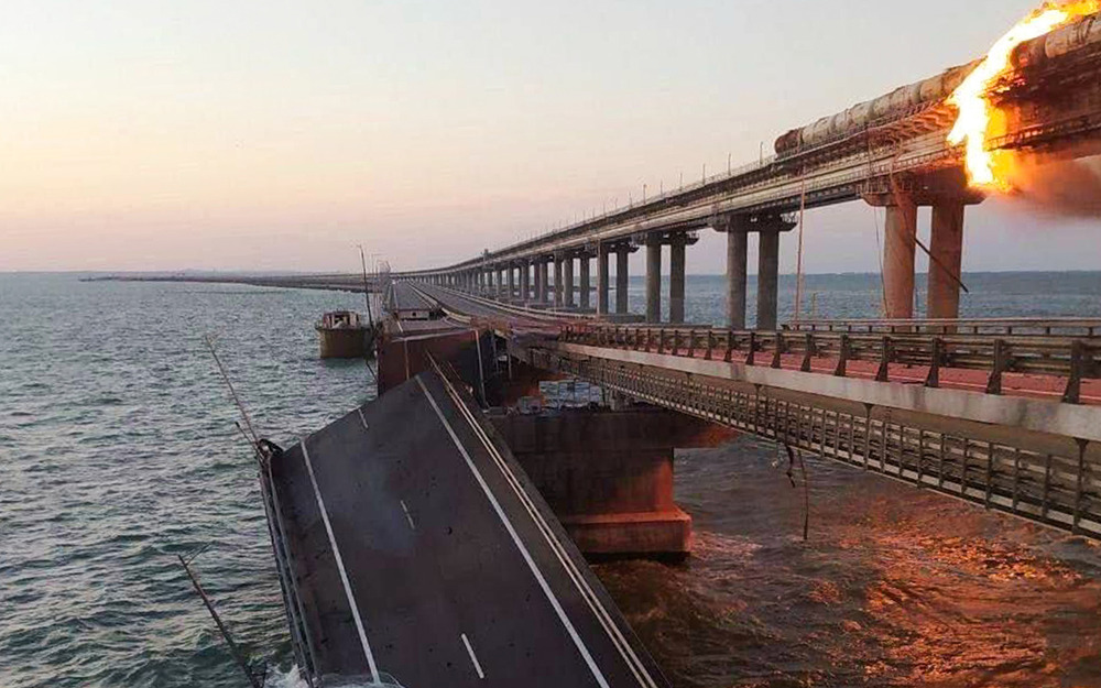 Взрыв на Крымском мосту: видео и заявление Следственного комитета