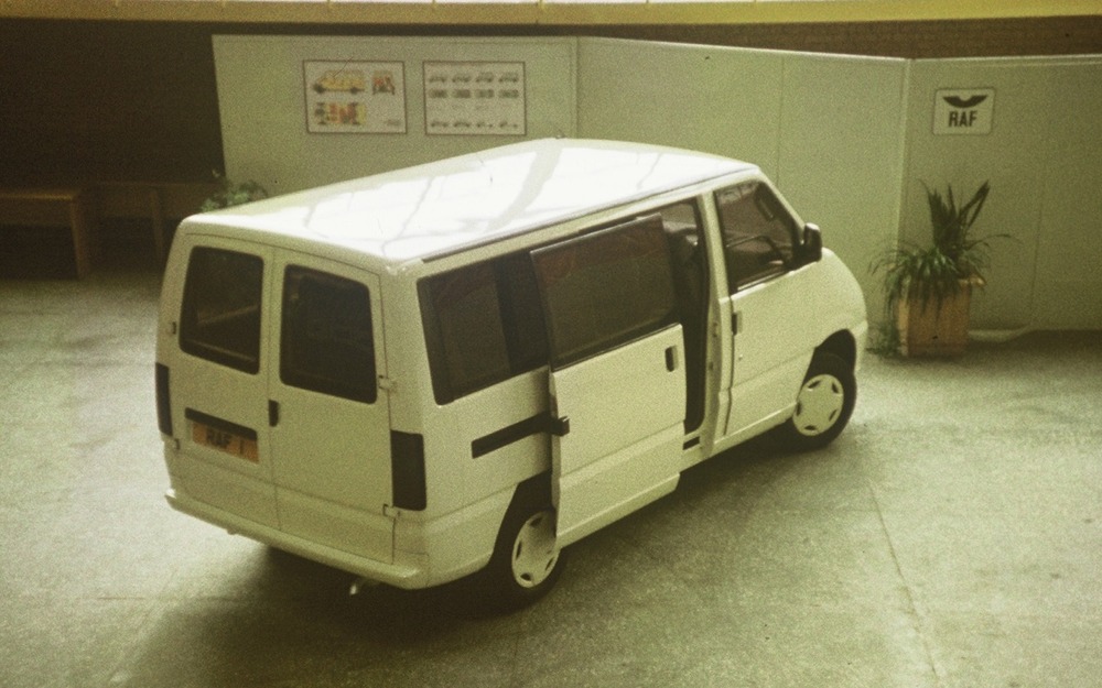 Рижский прототип получил, в частности, сдвижную дверь салона.