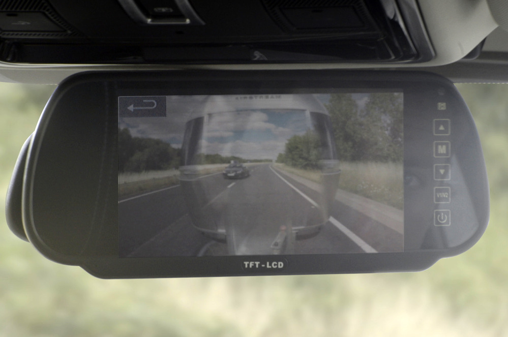 Land Rover разрабатывает новаторский «прозрачный прицеп» (ВИДЕО)