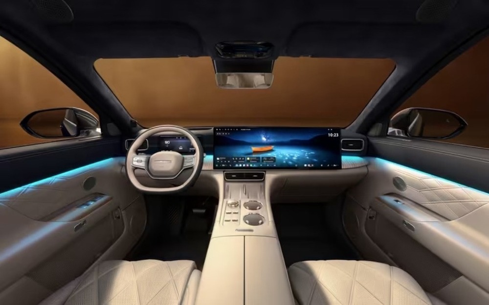 Интерьер Esteo Exlantix ET8