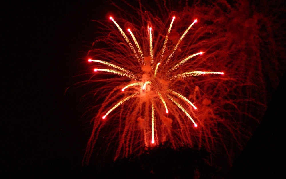 Что делать, если вашу машину повредили фейерверком