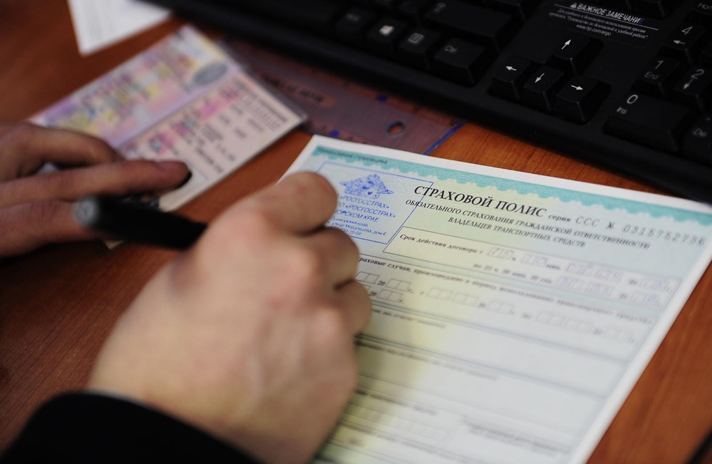 Страховщики в июле начнут тотальную замену полисов ОСАГО