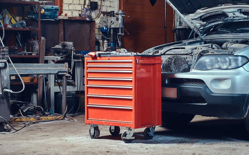 Рынок автосервисов в России ждет передел: гаражные мастера вытесняют официальные СТО