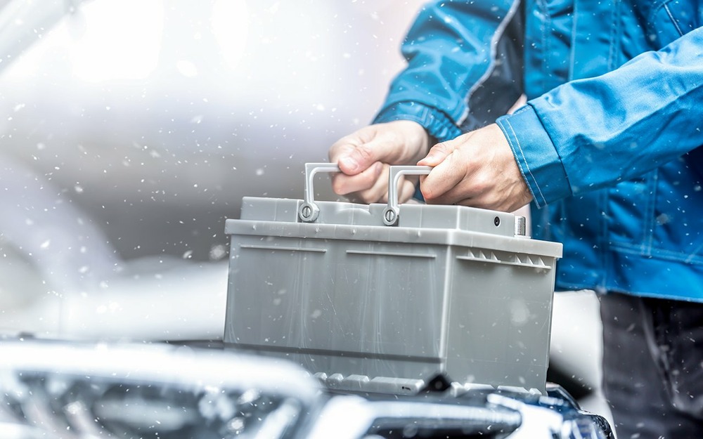 Почему батарея машины зимой не заряжается?