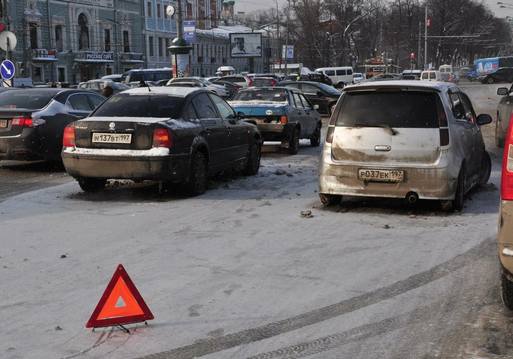 В центре Москвы из-за гололеда столкнулось 10 машин