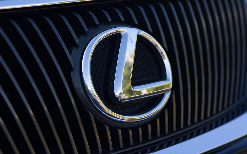 Lexus отзывает флагмана: шины могут потрескаться!