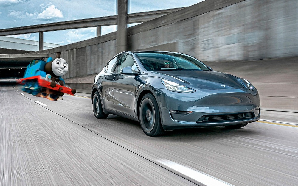 Tesla снесла шлагбаум и поехала под поезд (видео)