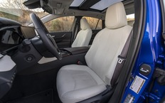 Интерьер Toyota Mirai