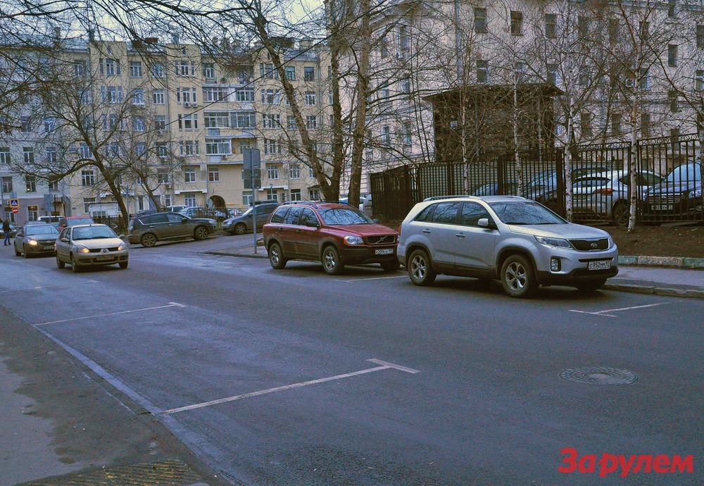 С февраля в Москве начнут укорачивать парковочные места
