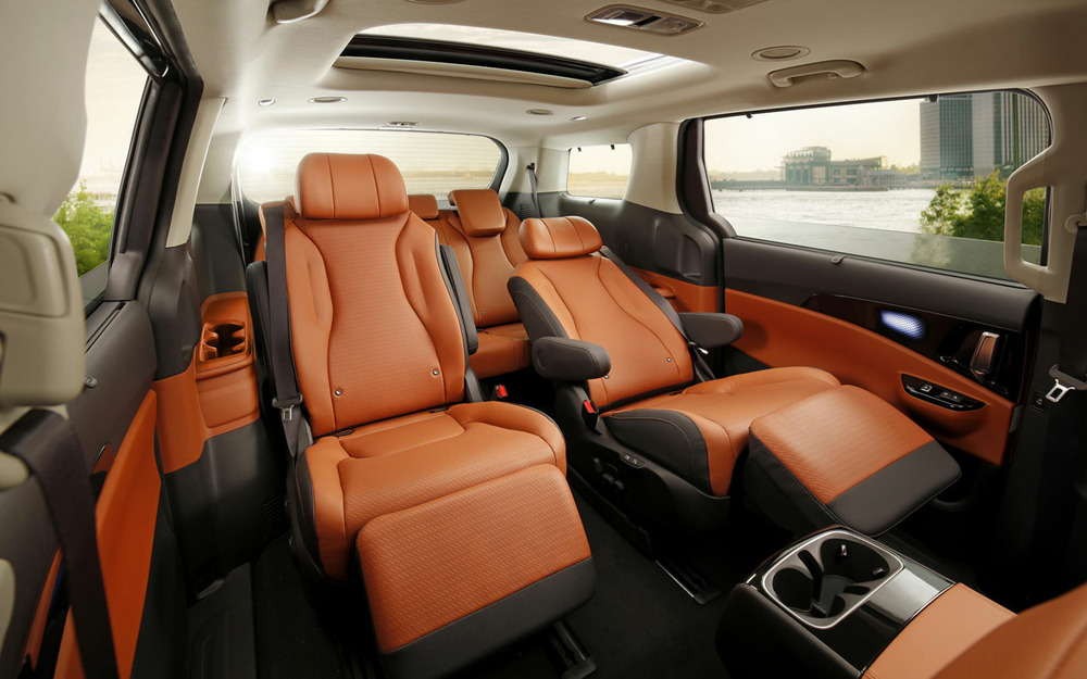 Показ нового Kia Carnival: у него 4 ряда сидений