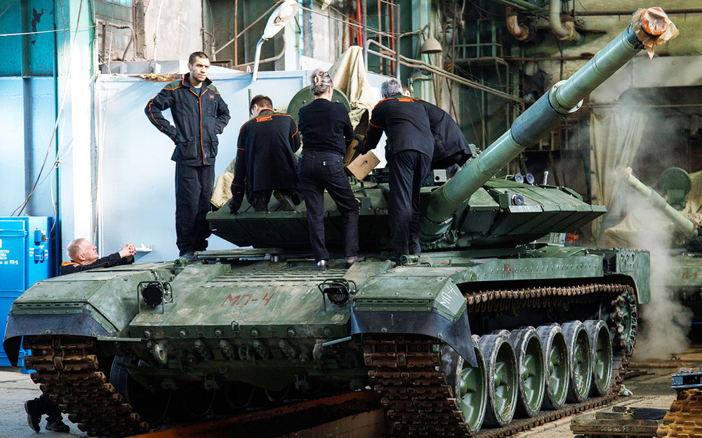 Скоро Парад Победы. Вот как танкистов защитят от коронавируса