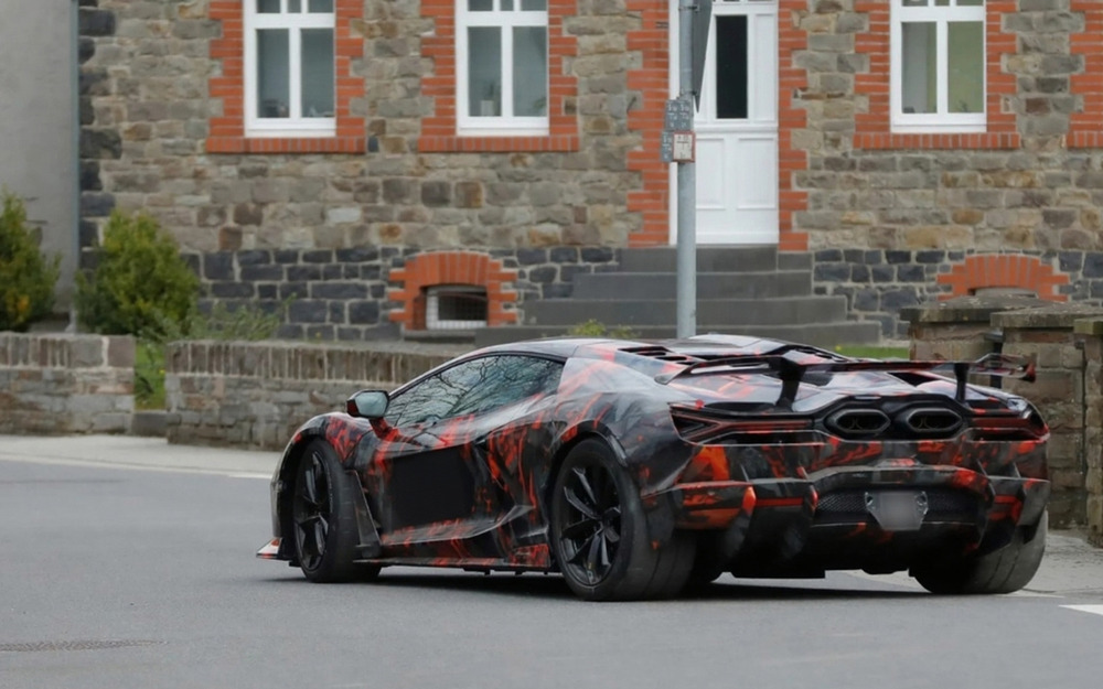 Lamborghini Revuelto SV