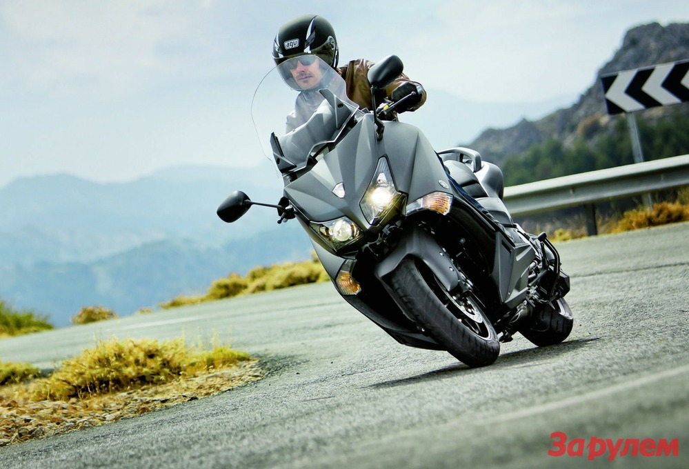 Слоны против «мухи»: новые макси-скутеры от BMW и Yamaha