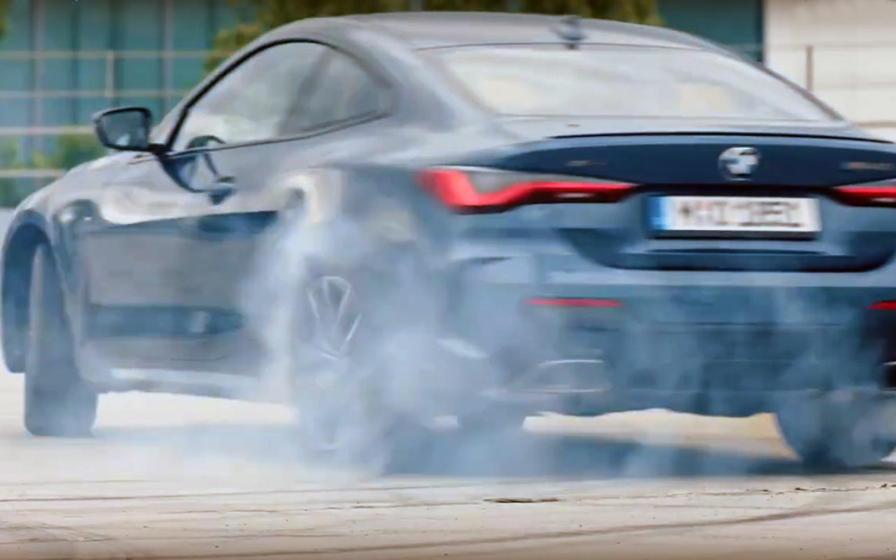 Ездить не умеет, но уже в BMW! - очень странная реклама
