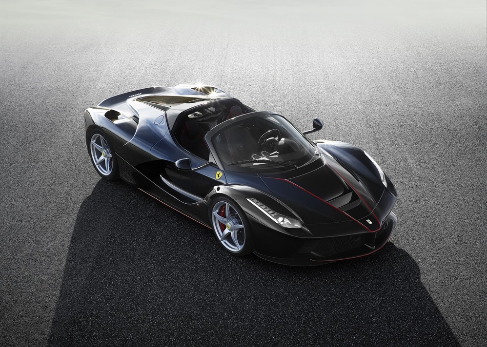 В двух словах о великом: Ferrari представила гиперкар LaFerrari Aperta