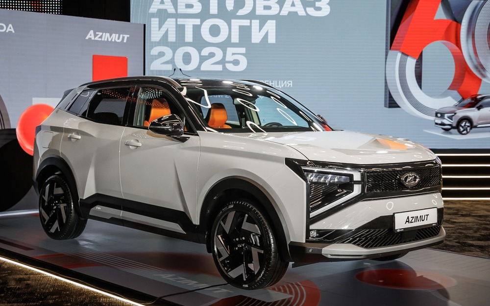 Показанный на конференции кроссовер Lada Azimut запланирован к производству в июле-августе 2026-го, старт продаж назначен на конец года.
