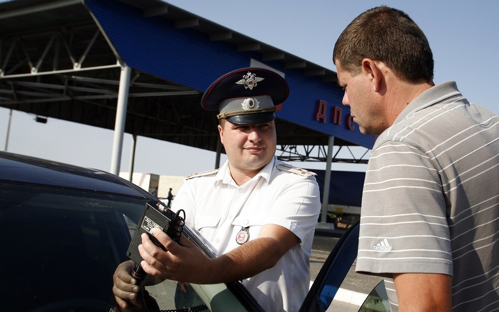 В чем главная опасность тонированного лобового стекла