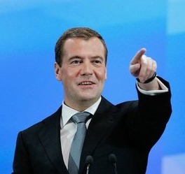Медведев: рост цен на бензин отражает объективные тенденции
