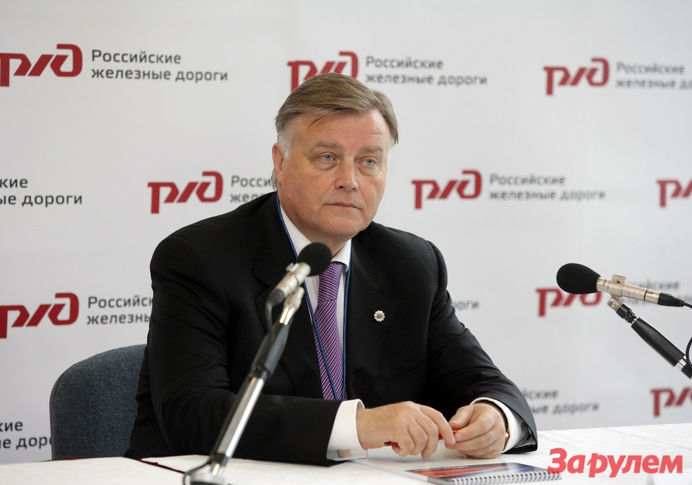 Кортеж главы РЖД протаранил Жигули