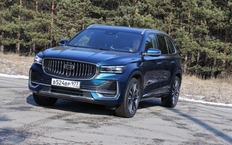 Цена на подержанные Geely Monjaro начинается от 2,6 млн рублей за машины 2021 года - среди них тоже есть варианты с пробегами менее 50 тысяч км. Китайская версия 4×2 с роботом почему-то не дешевле российской 4×4 с автоматом.