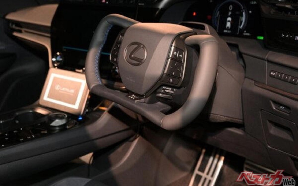 Lexus RZ550e F Sport