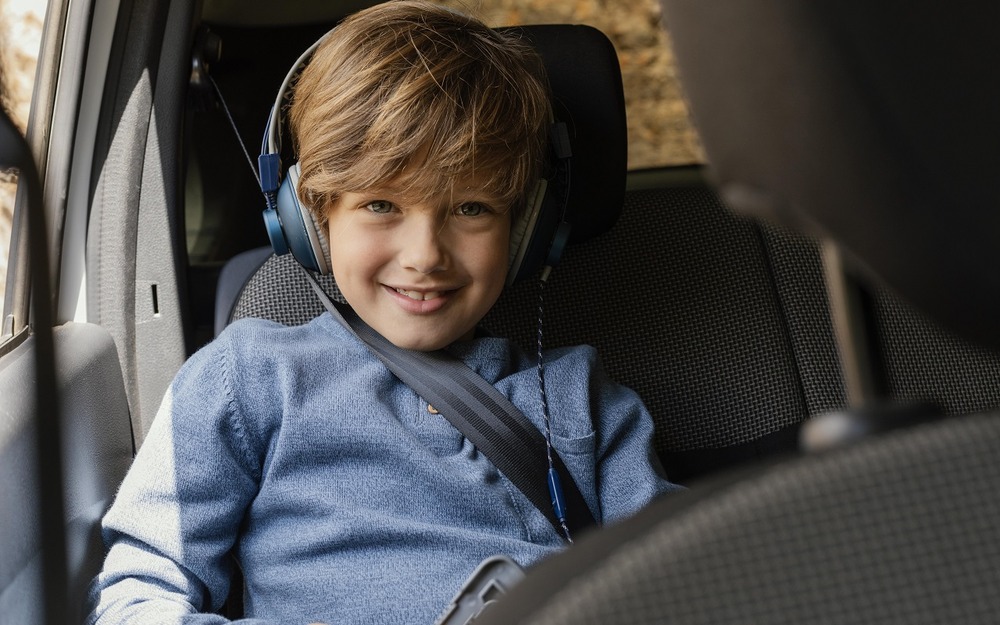 В ритме дороги: что слушают в машине российские дети
