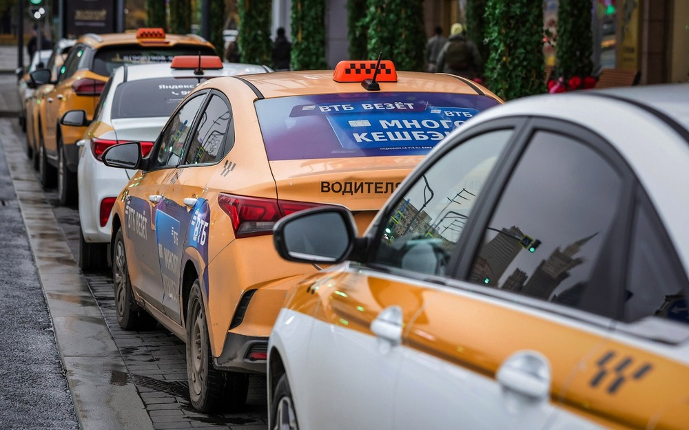 Участники рынка такси призвали Минпромторг смягчить нормы локализации
