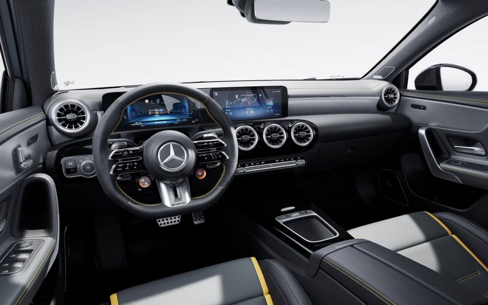 Интерьер Mercedes-Benz A-Класс AMG A 35