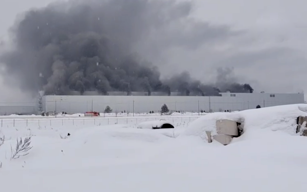 Пожар на бывшем заводе Volkswagen в Калуге: горит склад