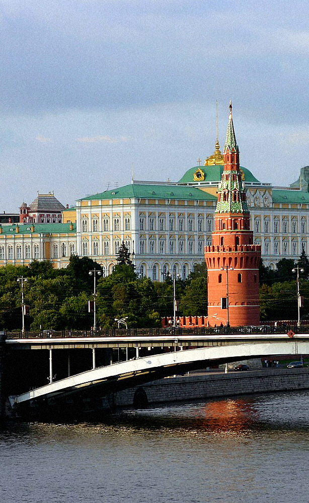 Собянину предложили строить парковки под Москвой-рекой