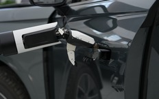 Представлен первый в мире гуманоидный робот, открывающий двери автомобиля