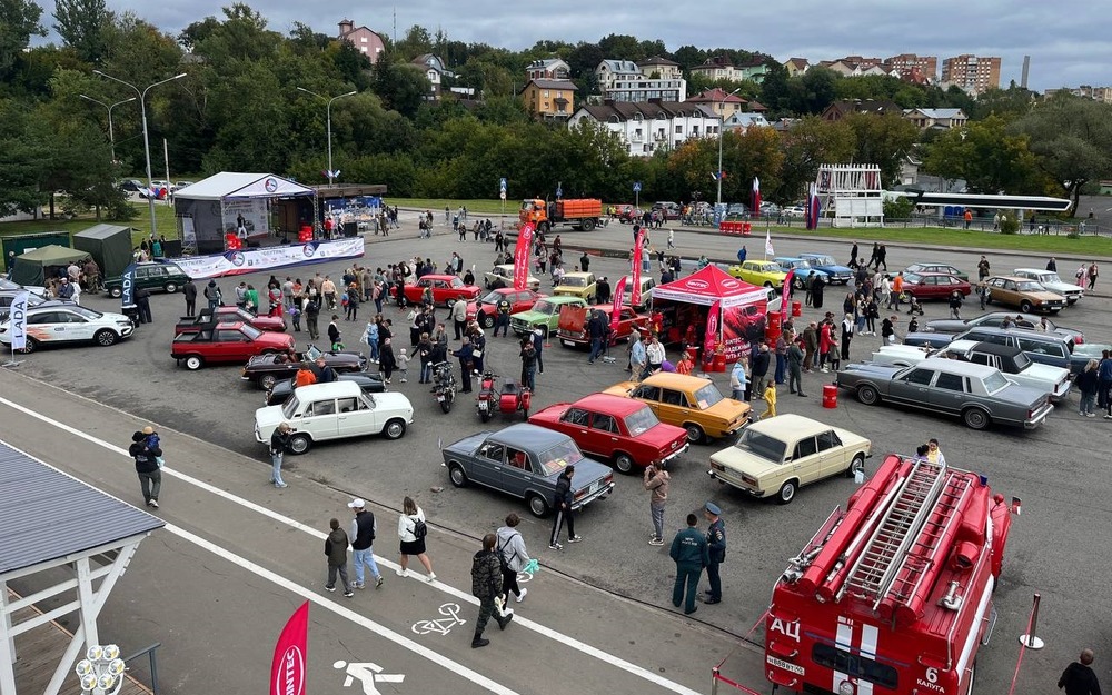 Что общего у Икаруса, Porsche, Запорожца и Rolls-Royce - отчет со «Спутника»