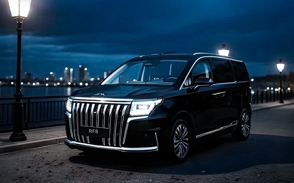 250 сил, 7 мест - в РФ принимают заказы на крутой минивэн