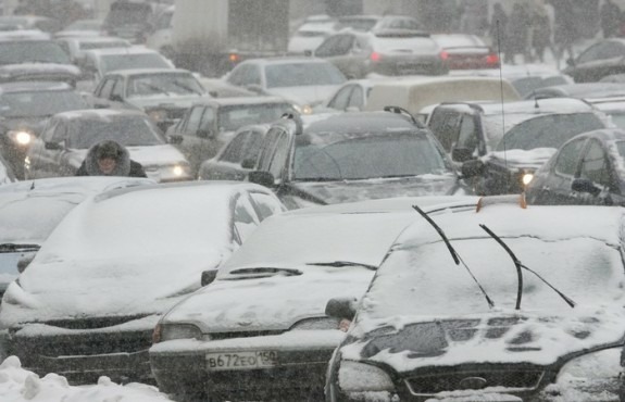 Московские гаишники советуют покупать подарки в Подмосковье