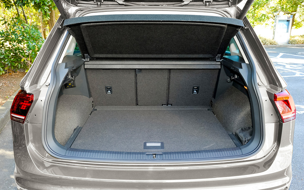 По части компоновки Volkswagen - явно один из мировых лидеров. Для кроссовера длиной менее 4,5 м багажник объемом свыше 600 л - выдающийся результат.